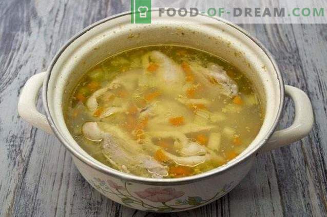Пилешка супа с зеленчуци и макаронени изделия