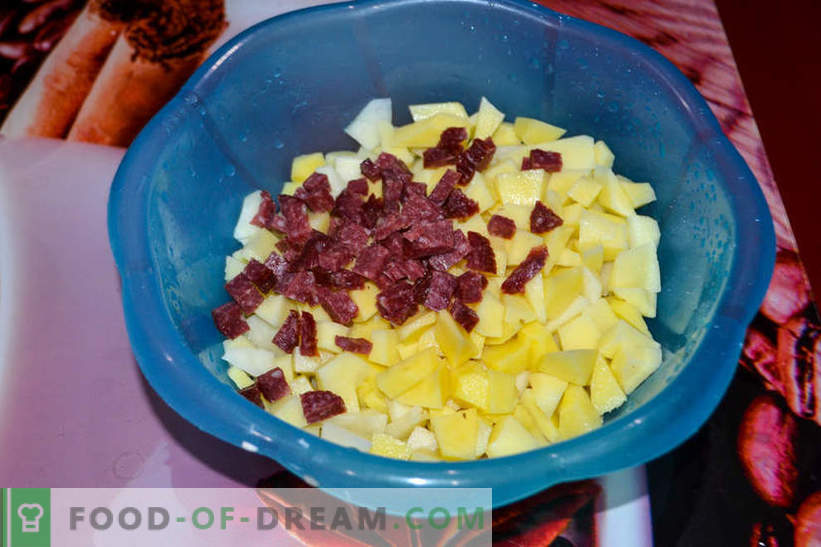 Pieczeń w doniczkach - ziemniaki z grzybami i wędzoną kiełbasą, przepyszny przepis dla gości