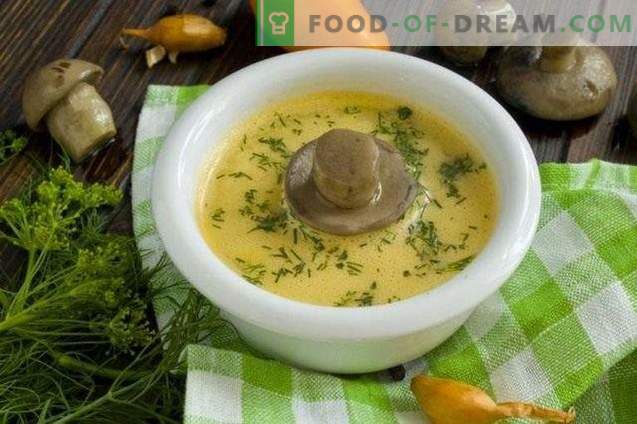 Супа од супа од печурки со крем и тиквички