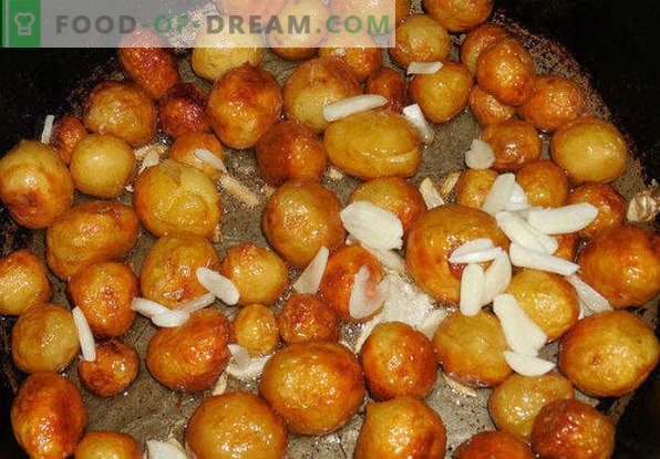 Jak smażyć ziemniaki na patelni ze złotą skórką, cebulą, mięsem, grzybami