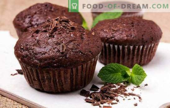 Chocolate muffins - they are so seductive! Recipes for chocolate muffins with liquid fillings, cherries, bananas