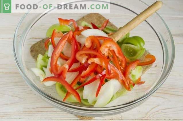 Sałatka z zielonych pomidorów z cebulą i papryką na zimę