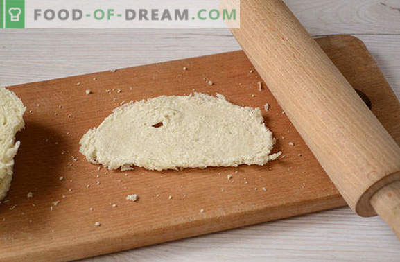 Roșii rapide de pâine cu cârnați și brânză. Asta nu ați încercat!