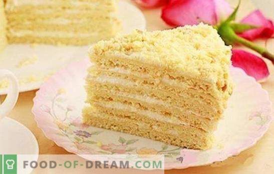 Klasyczny tort ze śmietaną - delikatny deser na każdą okazję. Klasyczne ciasto kwaśne z żelatyną, wiśnią, kakao, cynamonem