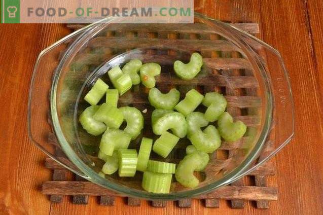 Zielona ostra papryka w sosie jabłkowo-pomidorowym
