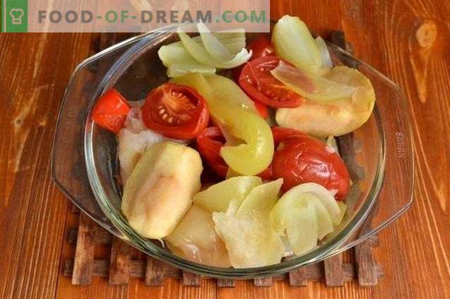 Rohelised paprika õunte ja tomatite täidisega
