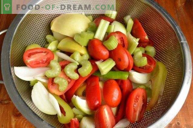 Rohelised paprika õunte ja tomatite täidisega