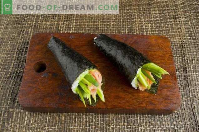 sushi temaki cu avocado și păstrăv