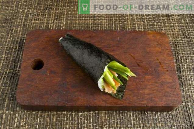 sushi temaki cu avocado și păstrăv