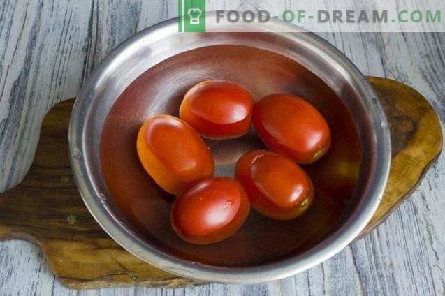 Nadziewane papryki w sosie pomidorowym na zimę