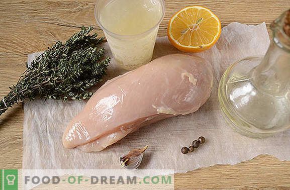 Пилешко филе с мащерка: изненадайте се от новия вкус на обичайния продукт! Авторска фото-рецепта от пилешко филе с мащерка, чесън и лимон в тенджера