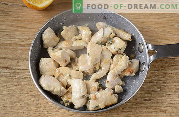 Filet z kurczaka z tymiankiem: bądź zaskoczony nowym smakiem zwykłego produktu! Autorski przepis na filet z kurczaka z tymiankiem, czosnkiem i cytryną na patelni