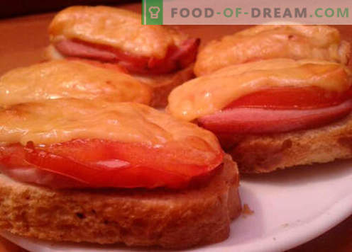 Gorące kanapki z kiełbasą, serem, jajkami, pomidorami - najlepsze przepisy. Jak gotować gorące kanapki w piekarniku, na patelni i kuchence mikrofalowej.