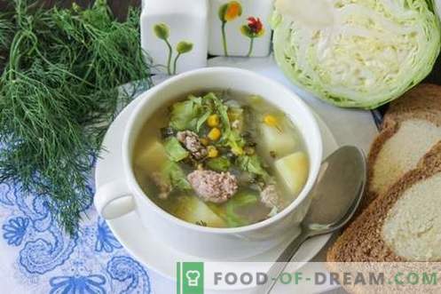 Zielona zupa z młodych warzyw - letnie danie na każdy dzień