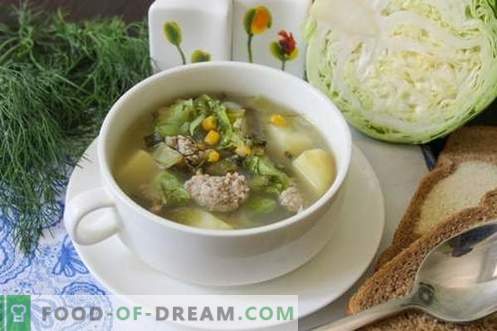 Zielona zupa z młodych warzyw - letnie danie na każdy dzień