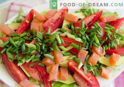 Sałatka z łososiem i pomidorami - odpowiednie przepisy. Szybko i smacznie gotująca sałatka z łososiem i pomidorami.