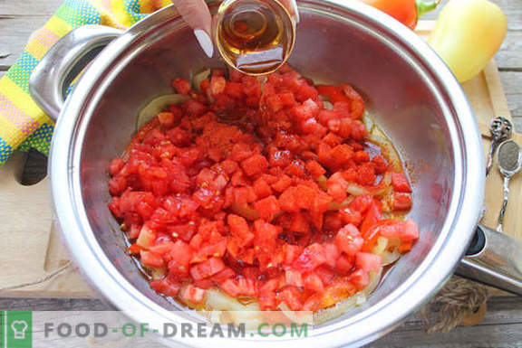 Gotowanie kurczaka po hiszpańsku: z pomidorami, winem i wędzonymi kiełbaskami