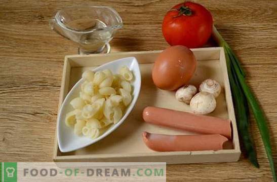 Makaron z jajkiem, kiełbasą i grzybami: szybkie rozwiązanie problemu śniadania lub kolacji. Foto-przepis: gotowanie makaronu z pieczarkami i kiełbaskami krok po kroku