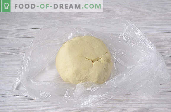 Ciasto na pierożki z mlekiem: jak ugniatać, jakiego rodzaju mąki wybrać? Wskazówki dotyczące robienia ciasta na ravioli z mlekiem: zdjęcia krok po kroku