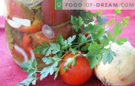Sałatka pomidorowa z cebulą na zimę: piękna słodka i pikantna kompozycja. Kolekcja najlepszych przepisów sałatkowych na zimę z pomidorami i cebulą