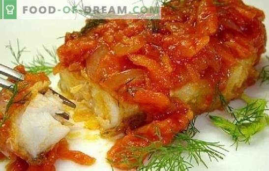 Ryba z pomidorami: pod „futrem” warzywnym, śmietaną, serem. Smaczne i proste przepisy z białej i czerwonej ryby z pomidorami